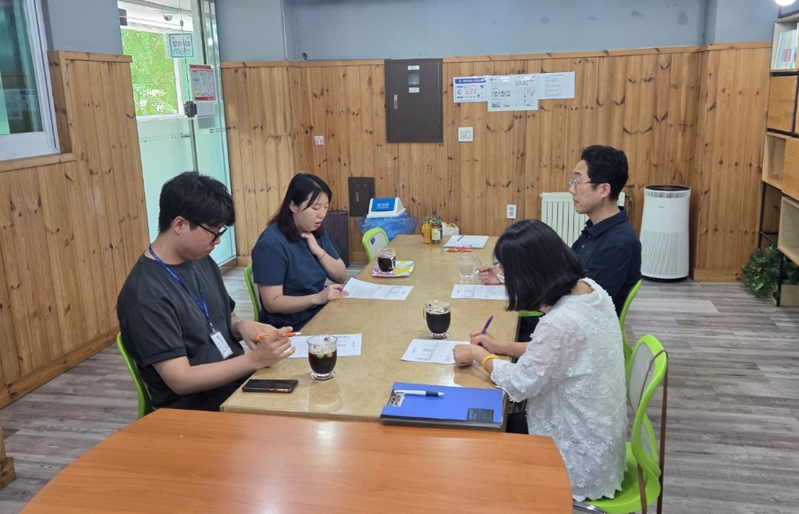 꿈의숲복지관 사례회의.jpg